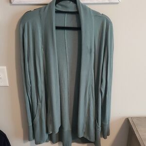 Athleta Prabayama Restore Wrap. Size M